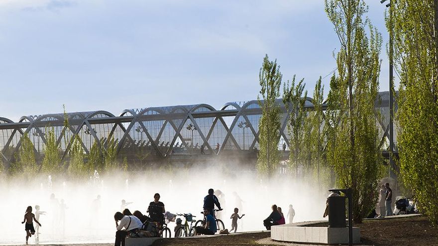 Los chorros de Madrid Río abren el fin de semana, las piscinas por San Isidro y otras medidas del Ayuntamiento contra el calor