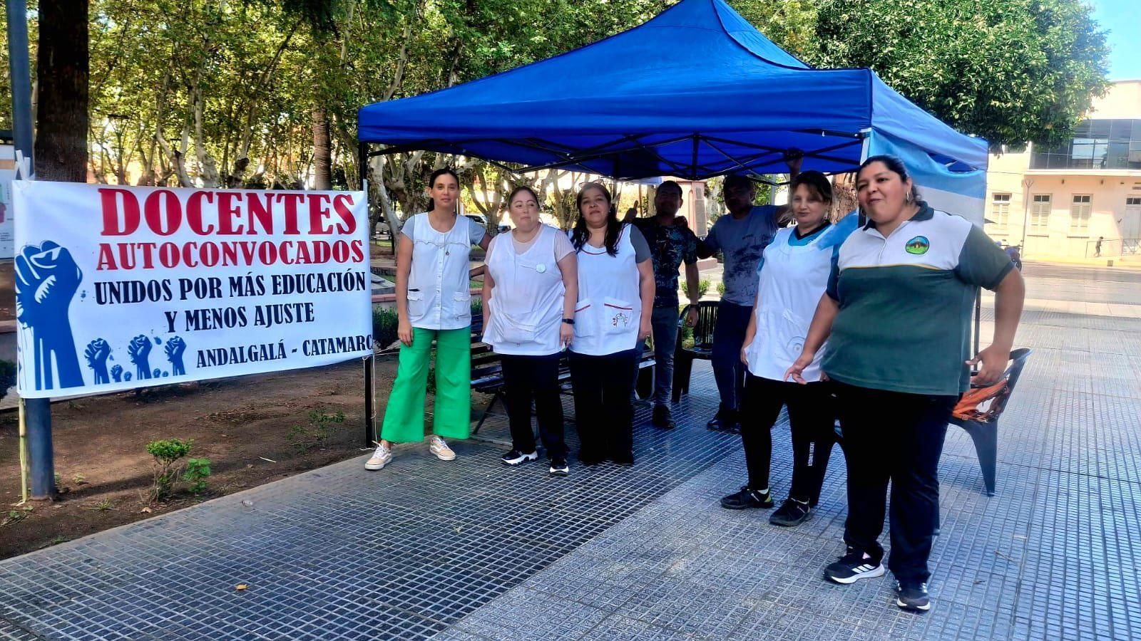 Docentes autoconvocados de Catamarca. Exigen un salario mínimo de $1.300.000 pero el gobierno provincial ofrece $850.000.