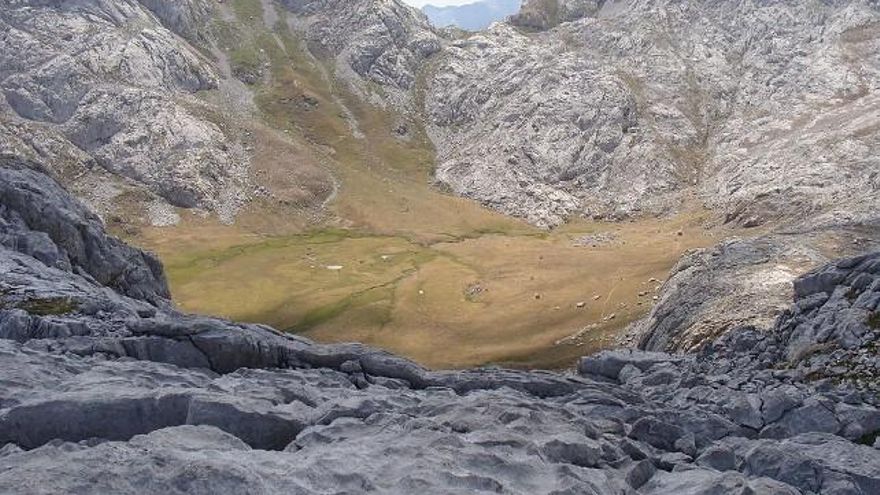 La imponente Vega de Liordes en Picos de Europa en León, un 'circo' para el mayor frío de León. / Foto: Wikimedia Commons CC-By-SA