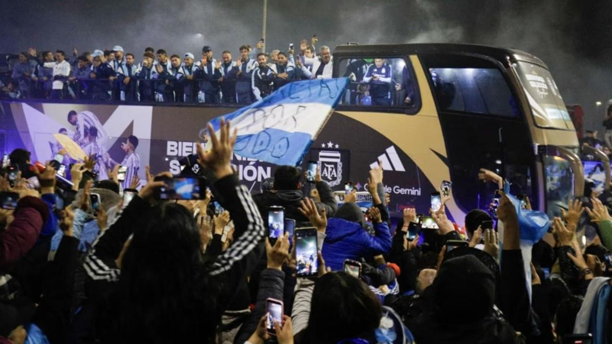Una multitud recibió a la Selección.