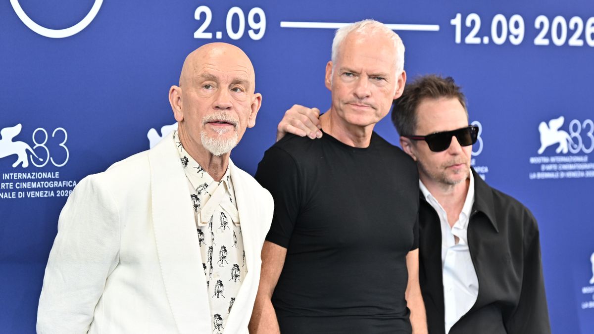 Martin McDonagh hiela la sonrisa con 'Wild Horse Nine', una brillante sátira sobre el golpe de Estado contra Salvador Allende