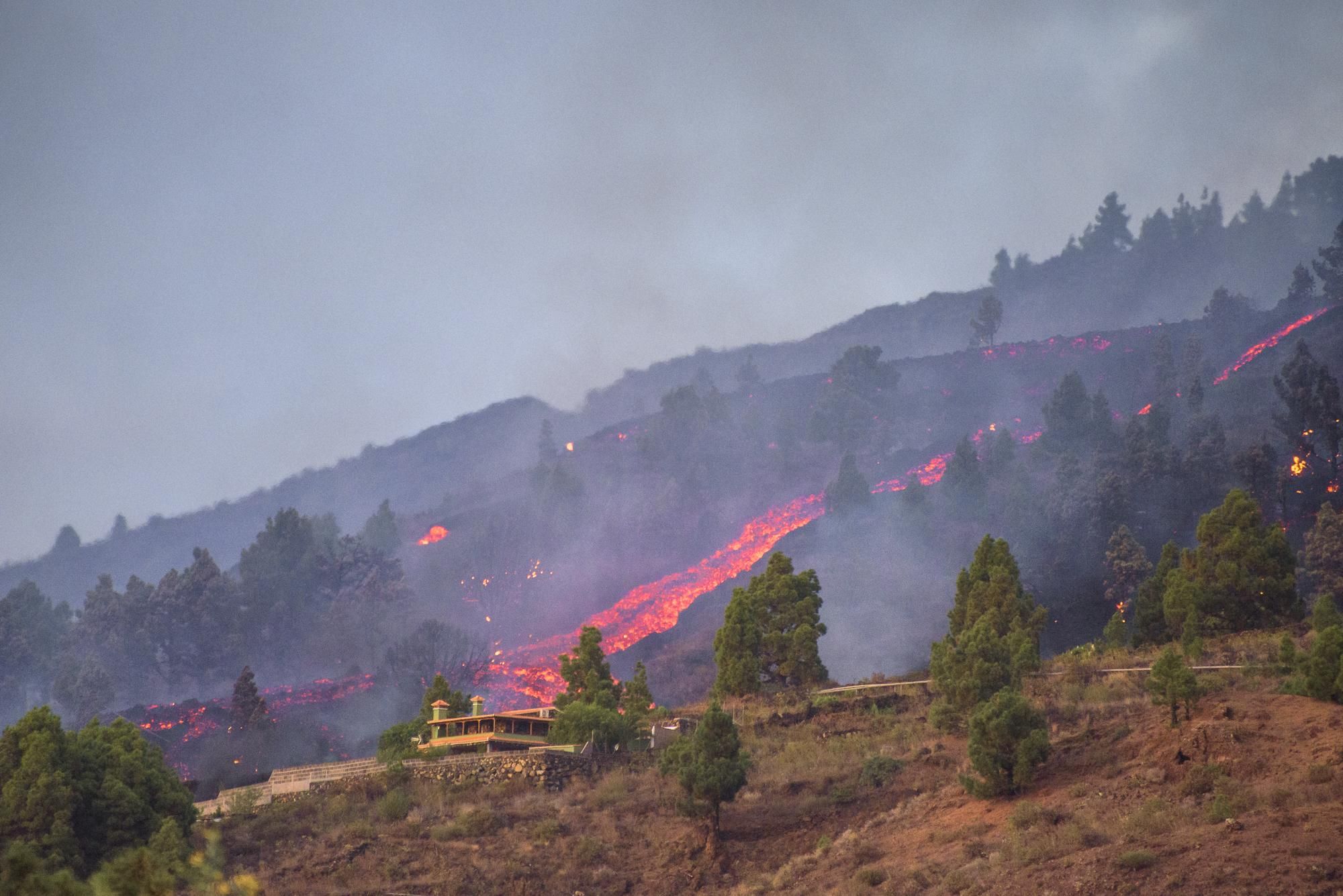 FOTOGALERÍA | Segundo día de erupción en La Palma