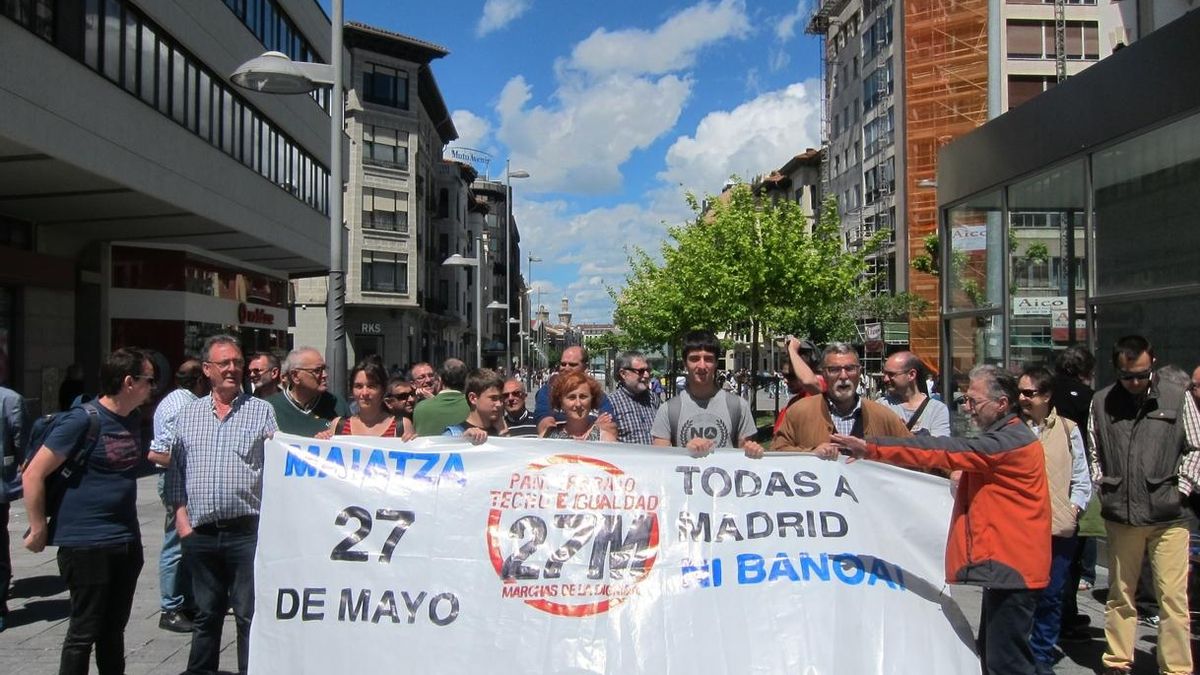 Una concentración en Pamplona critica la "corrupción generalizada e institucionalizada" para "saquear el Estado"