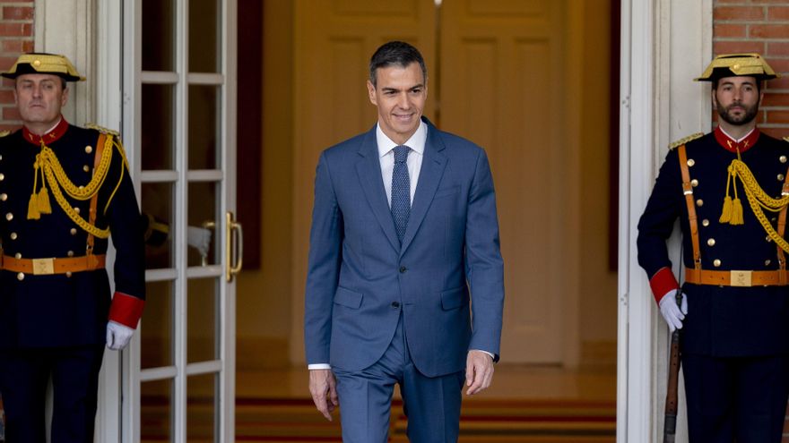 Pedro Sánchez felicita a Canarias, "una tierra orgullosa de sus raíces y abierta al mundo"