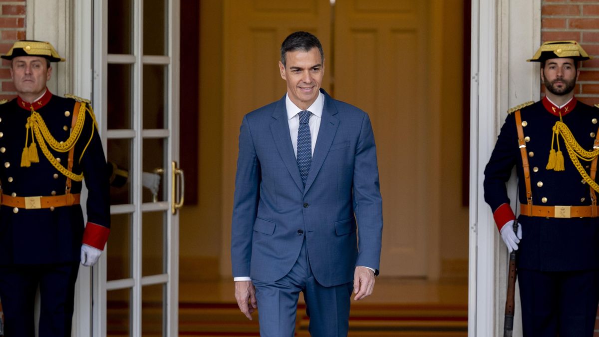 Pedro Sánchez felicita a Canarias, "una tierra orgullosa de sus raíces y abierta al mundo"