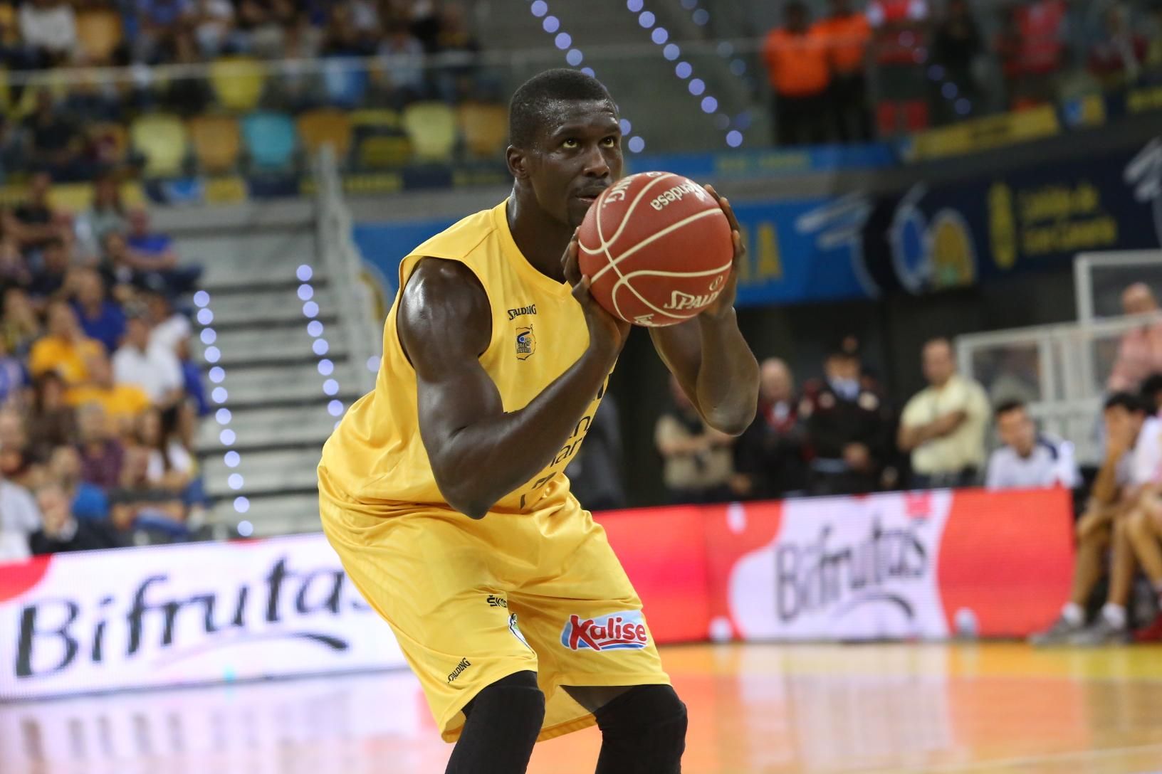 Encuentro entre el Herbalife Gran Canaria y Rio Natura Monbus Obradoiro en el Gran Canaria Arena.