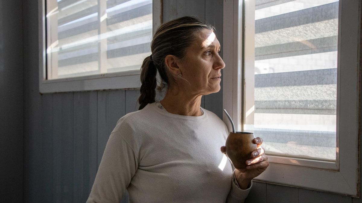 Cecilia Romero, profesora y vecina de la localidad, afirma que Añelo ha cambiado mucho en los últimos quince años, pasando de ser un pueblo de criadores de chivos y fiestas rurales tradicionales a “una hilera de camiones todo el día.