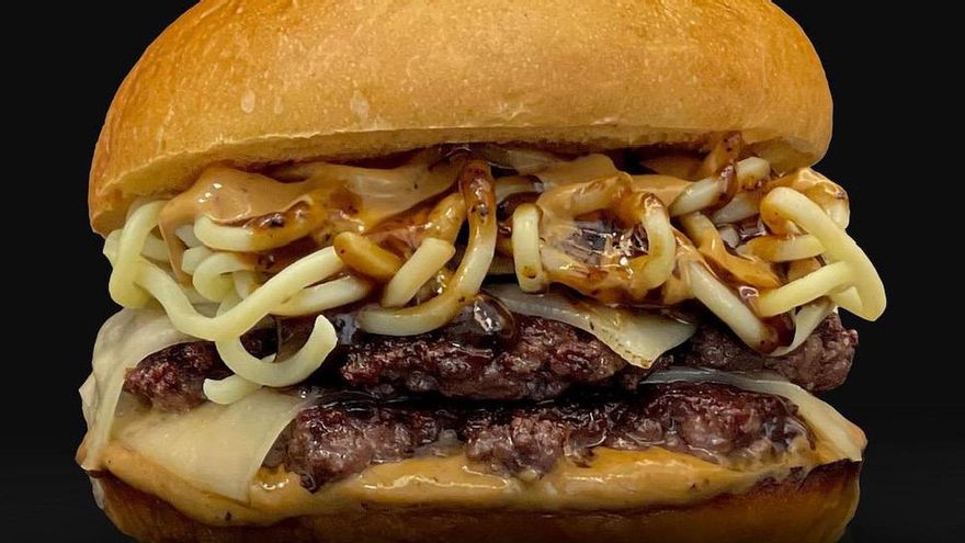Hamburguesa Yakisoba.