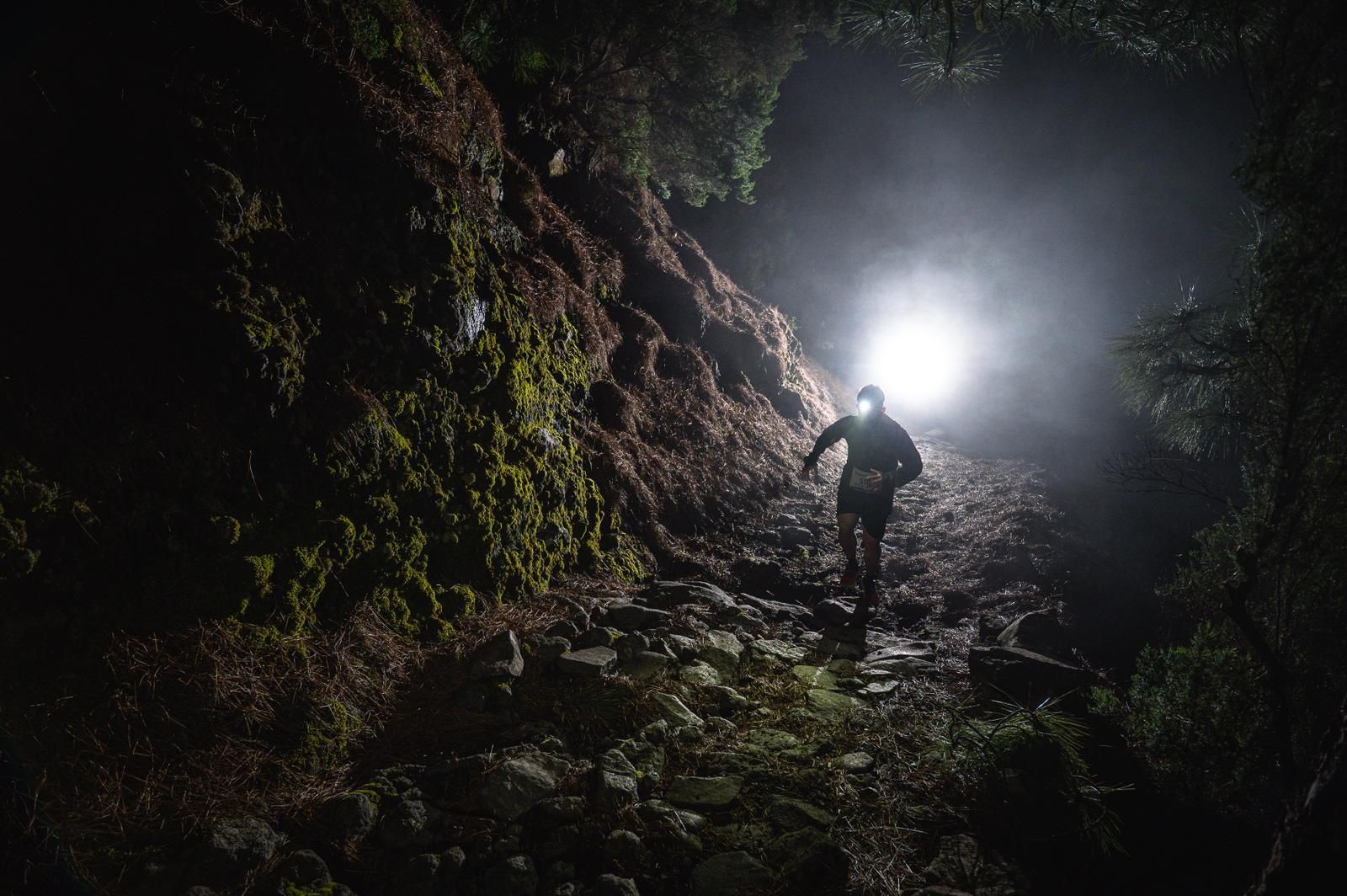 Un corredor en prueba de la Subida a las Estrellas 2026 de la Reventón El Paso Fred.Olsen Express.