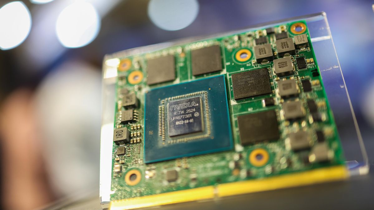 Un chip de Nvidia en la exhibición de inteligencia artificial IA EXPO 2026 en Taipei (Taiwán).