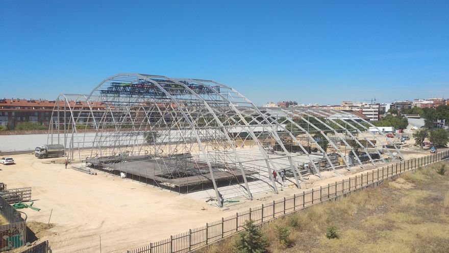 Vecinos de Arganzuela se movilizan contra la instalación de tres carpas para espectáculos en un gran espacio público