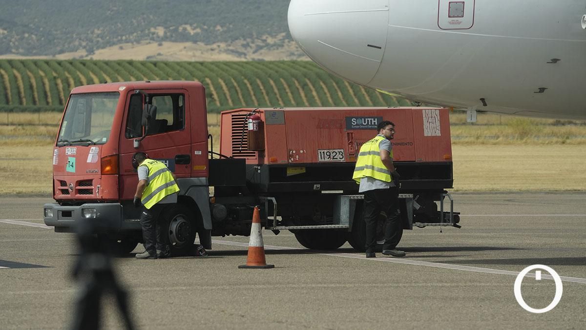 Llegada al aeropuerto de Córdoba del primer vuelo de Vueling desde Barcelona