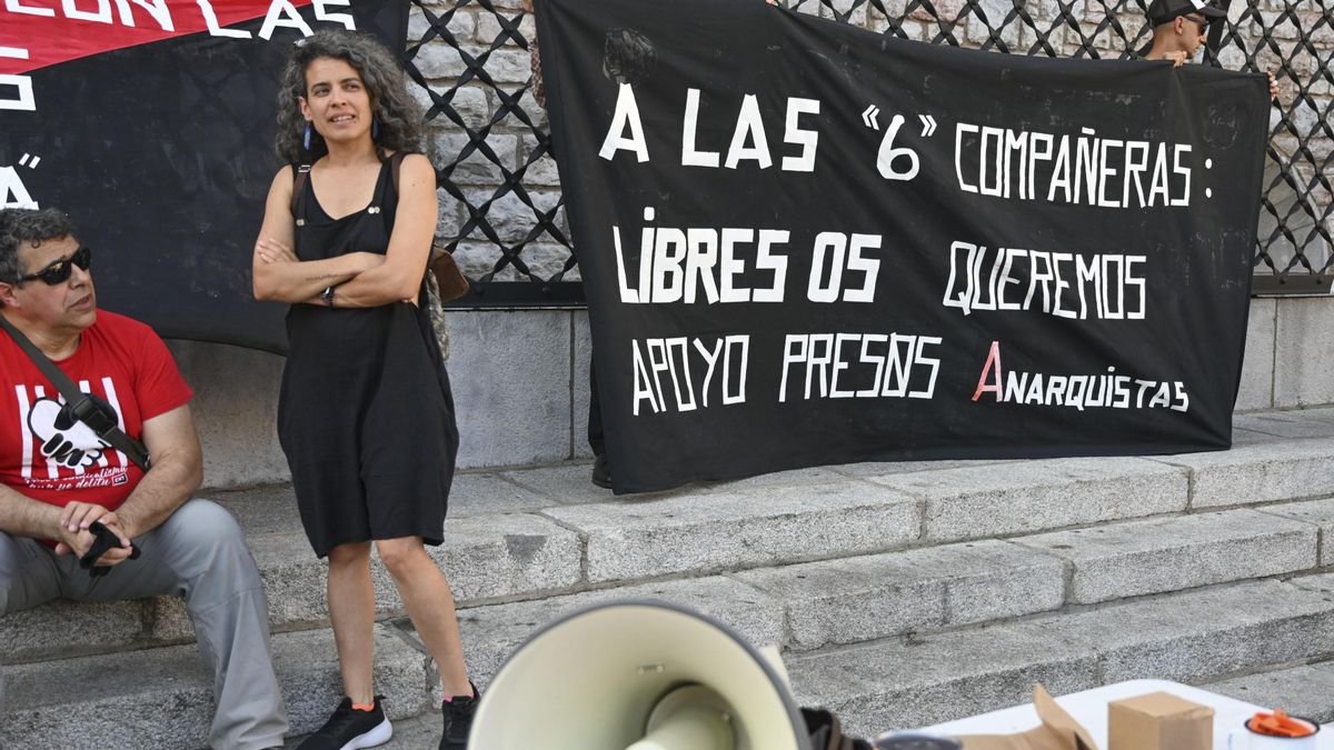 Representantes de varios sindicatos leoneses se concentraron ayer, miércoles, en solidaridad con 'Las seis de La Suiza'.
