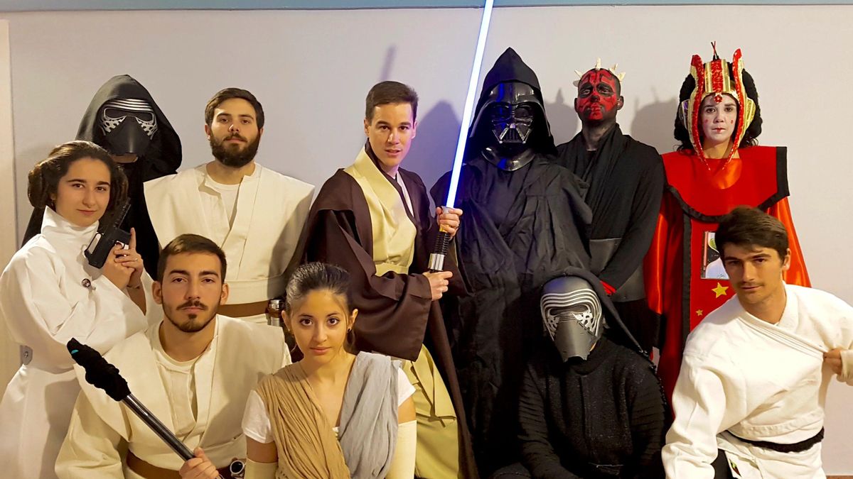 Estudiantes disfrazados de personajes de Star Wars