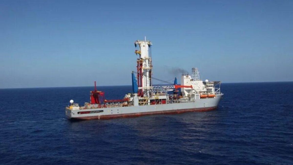 Noble Globetrotter I El Puerto de Arrecife recibirá por primera vez una plataforma offshore para labores de mantenimiento y apoyo logístico