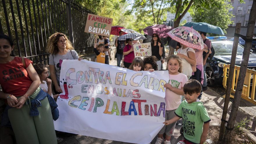 Familias madrileñas exigen actuar ya contra el calor extremo en los colegios: "Los patios son una sartén"