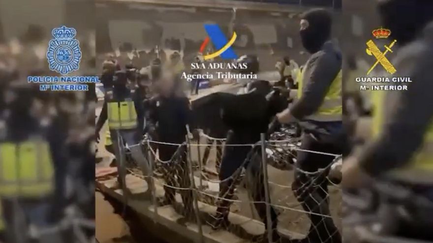 Así fue interceptado al este de Canarias un carguero que transportaba 4.500 kilos de cocaína