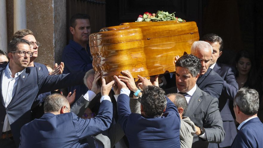 La sociedad extremeña y la política se entrelazan en un sentido adiós a Fernández Vara