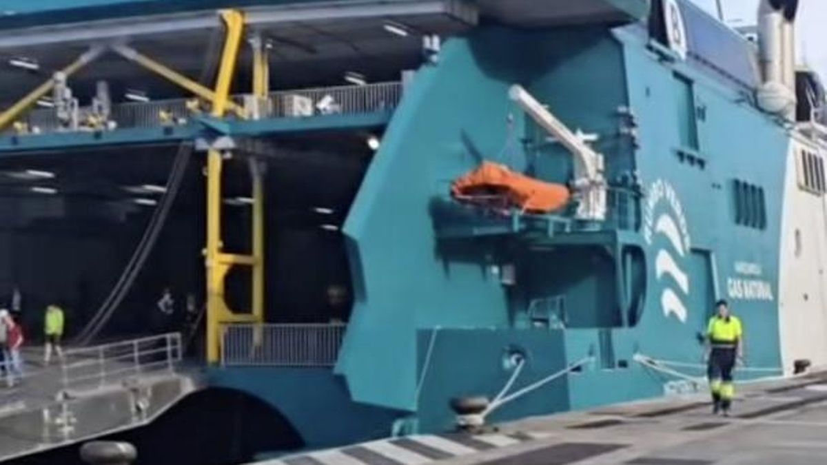 El fast ferry ‘Mercedes Pinto’ de Baleària realiza pruebas de atraque en el puerto de Santa Cruz de La Palma