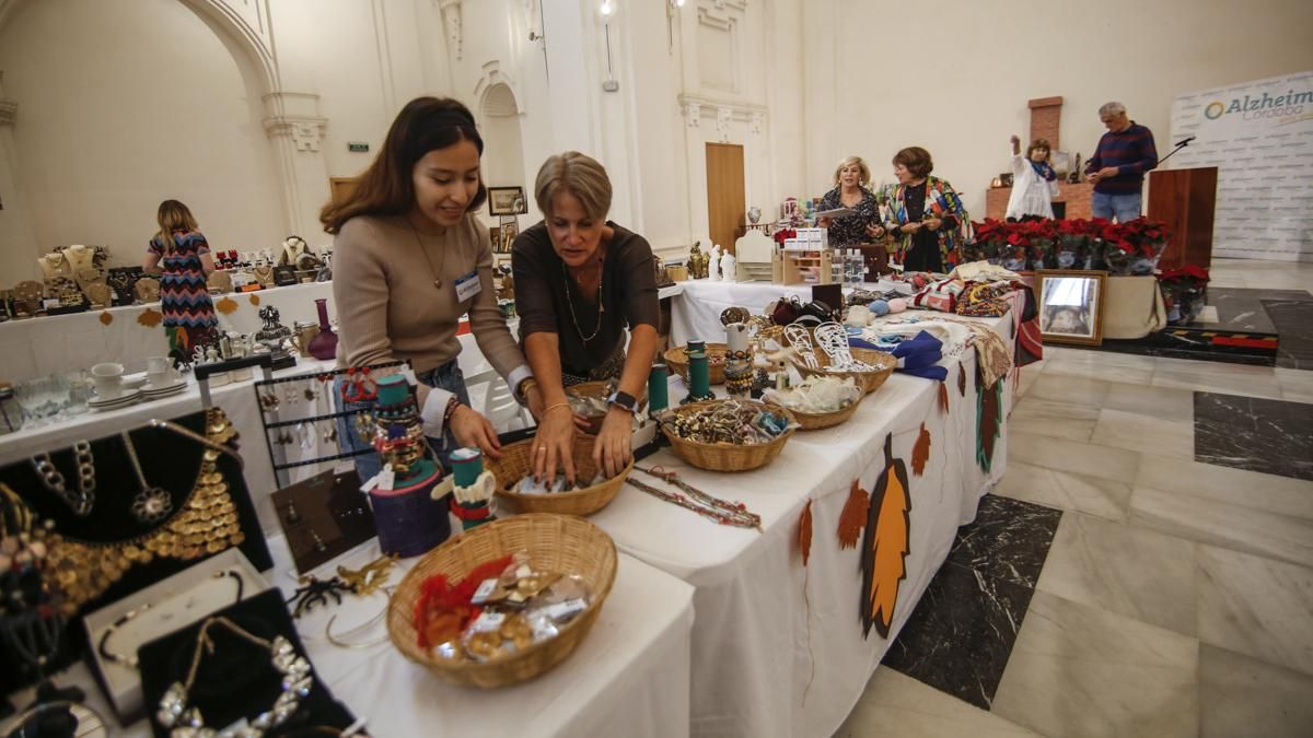 Mercadillo solidario “Ayúdanos a no olvidar” de la Asociación de Alzheimer