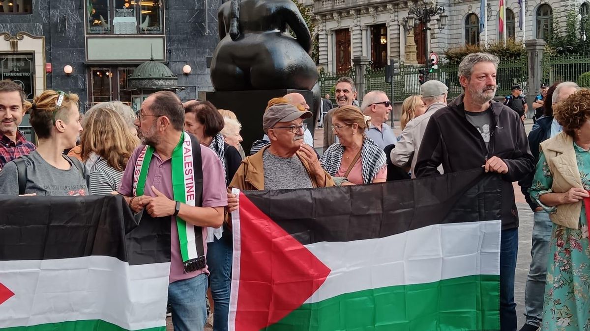 "No es una guerra es un genocidio", claman los periodistas y fotógrafos en Asturias