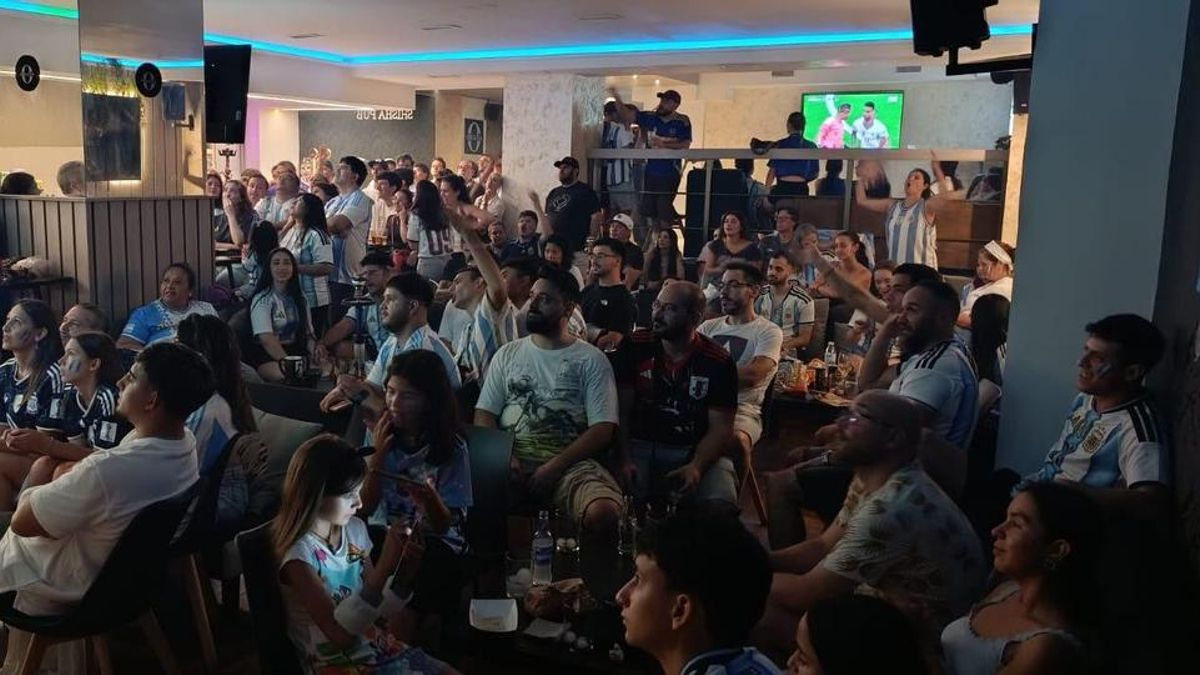 La colonia argentina en Córdoba se prepara para el domingo: “Si eres futbolero quieres esta final”