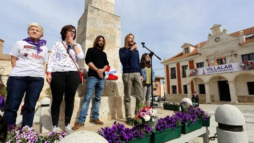 El secretario de Podemos en Castilla y León, Pablo Fernández, participa en la celebración del Día de la Comunidad, en Villalar de los Comuneros. / Leticia Pérez / ICAL