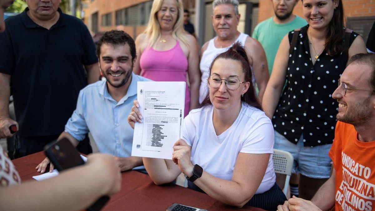 Emoción en Vallecas ante la pionera condena a un fondo por cláusulas abusivas: "Ahora los asustados son ellos"