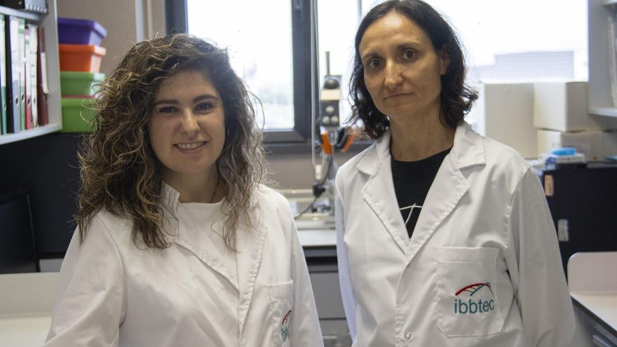 (De Izq. A Dcha): Las Investigadoras Júlia Senserrich Y Fuencisa Pilr Cuéllar En Su Laboratorio Del IBBTEC