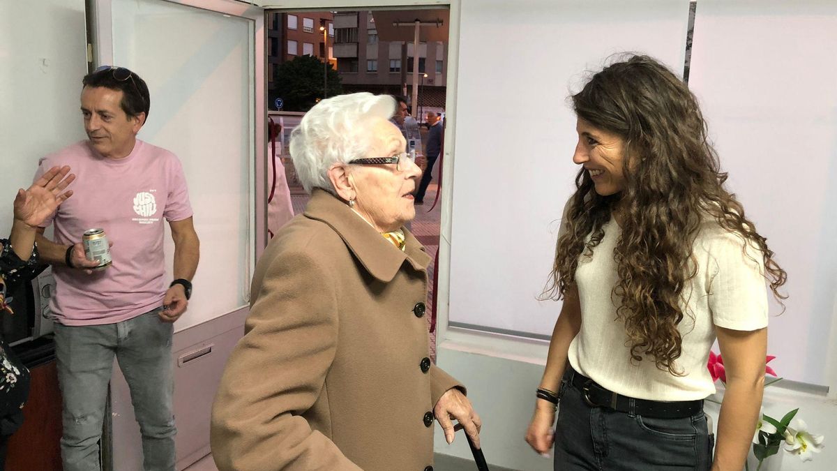 Una afiliada de 90 años con la secretaria general de Por La Rioja
