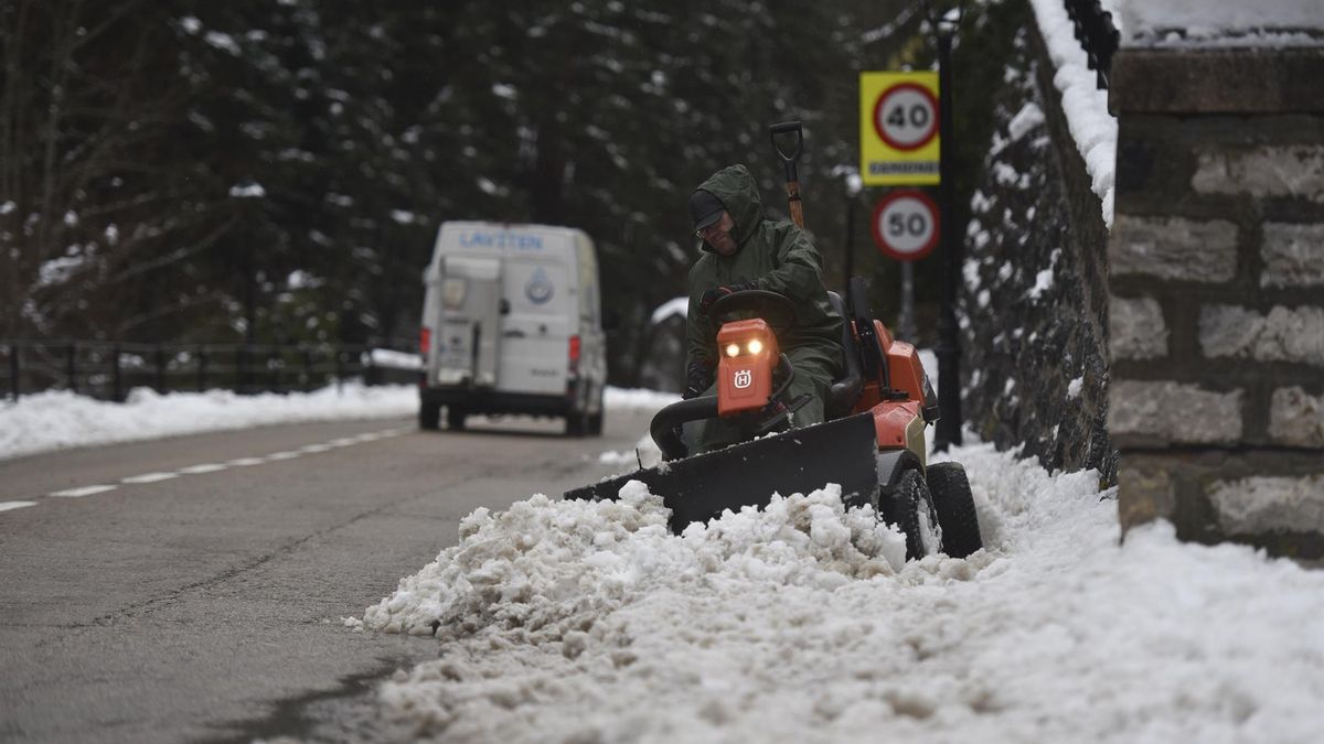 Las nevadas, el viento y el riesgo de aludes ponen en aviso este sábado a buena parte de Aragón