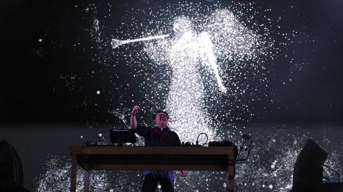El festival Holika de Calahorra utilizará la fachada de la catedral como escenario del cura DJ Padre Guilherme