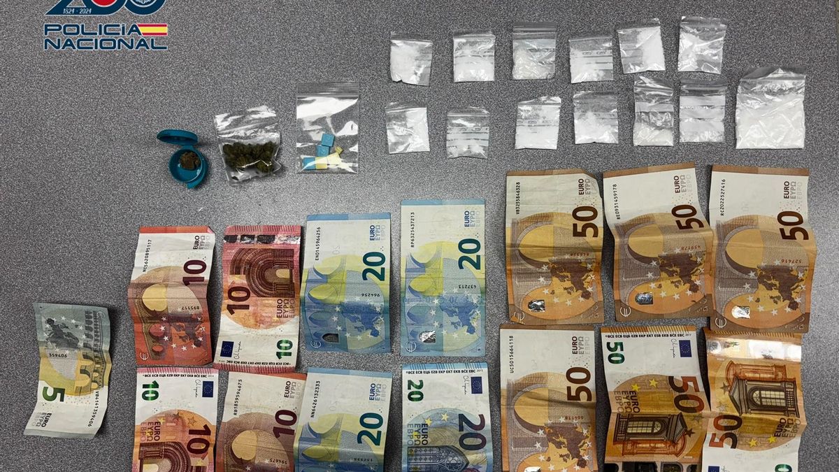 Aparca en doble fila en Tenerife y acaba detenido por la Policía Nacional