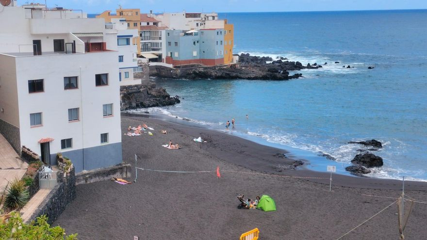 Solo 400 euros de multa al Cabildo de Tenerife por los vertidos que obligaron a 'cerrar' Playa Jardín un año