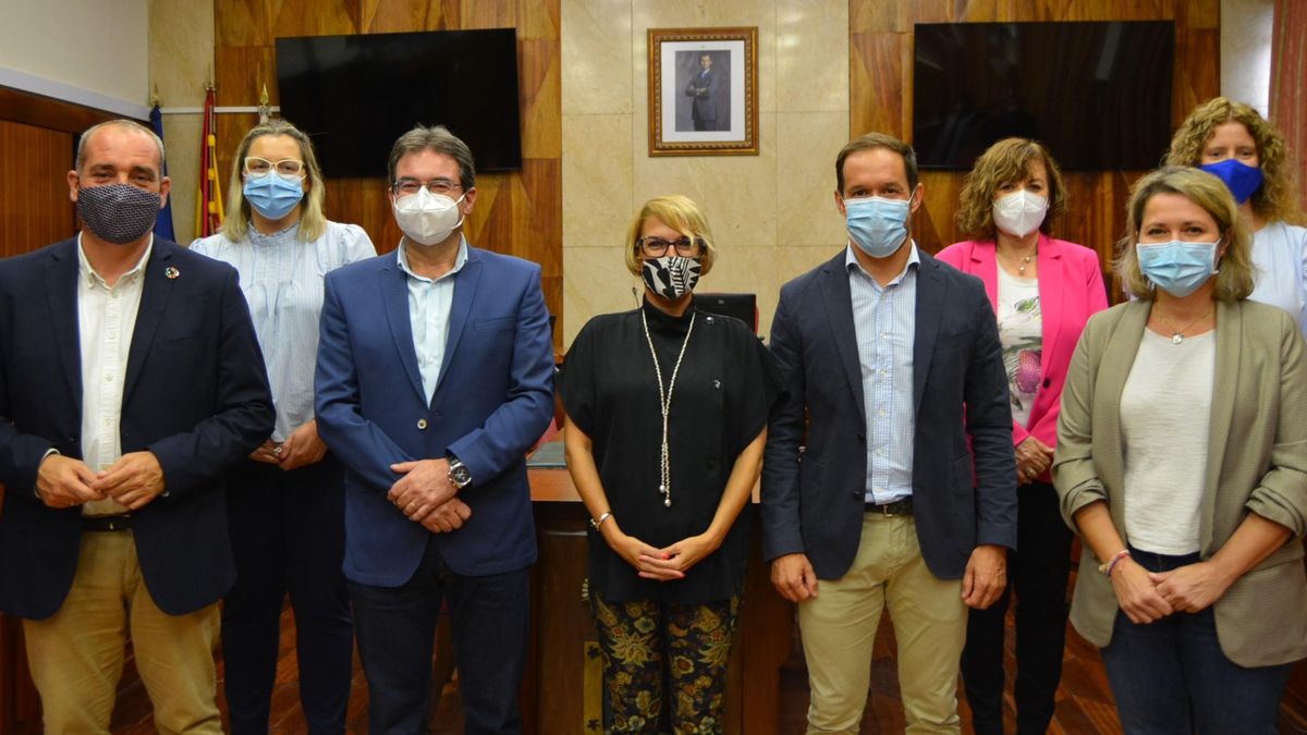 Visita de Elena Máñez al Cabildo.