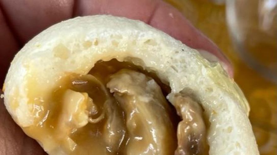 Interior del pan bao de pollo asado