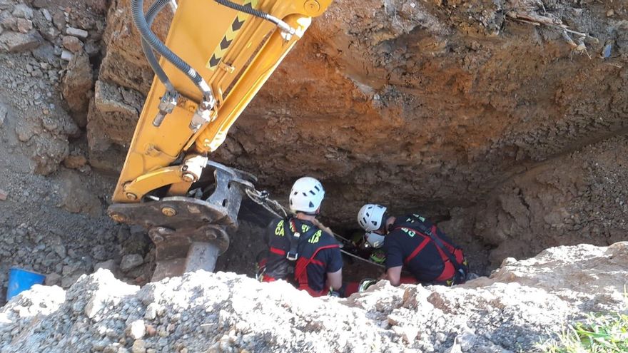 Rescate de dos perros.