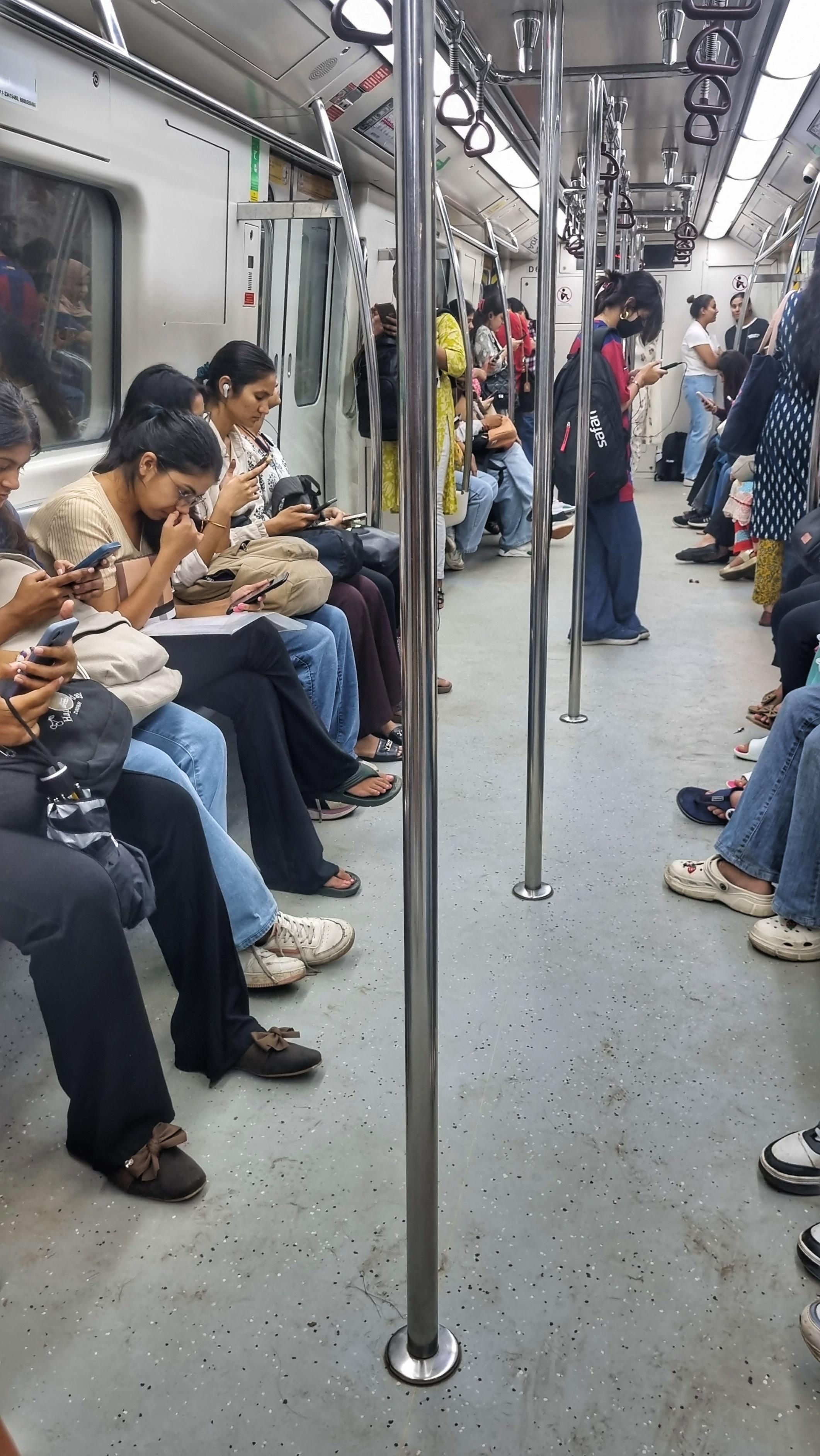 Coche de metro para mujeres.