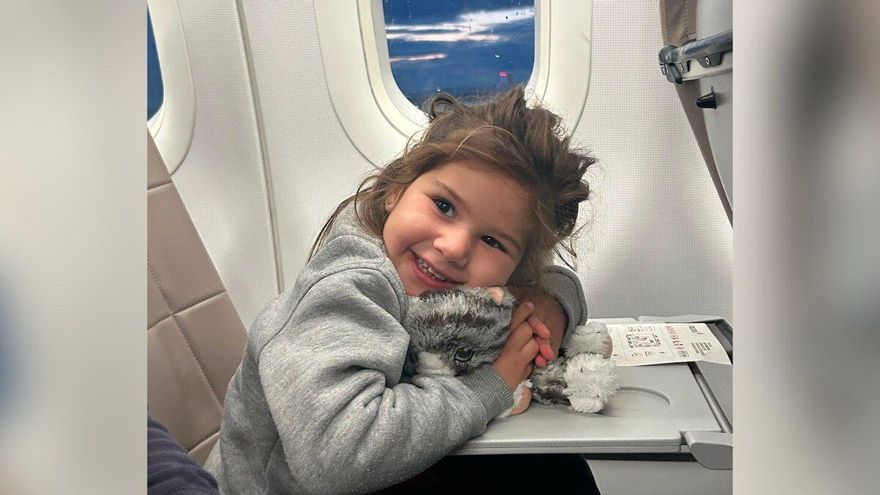 Carlota, una niña asturiana de 4 años, tiene una enfermedad ultrarrara que afecta a uno de cada dos millones de recién nacidos