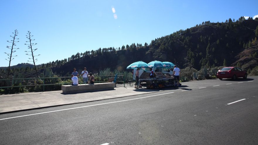 Visitantes en la Caldera de Los Marteles, Valsequillo. (ALEJANDRO RAMOS)