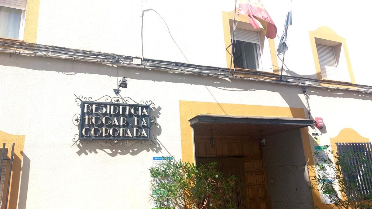 La residencia La Coronada de Villafranca de los Barros acumula días sin agua caliente y algunas familias optan por llevarse a sus residentes