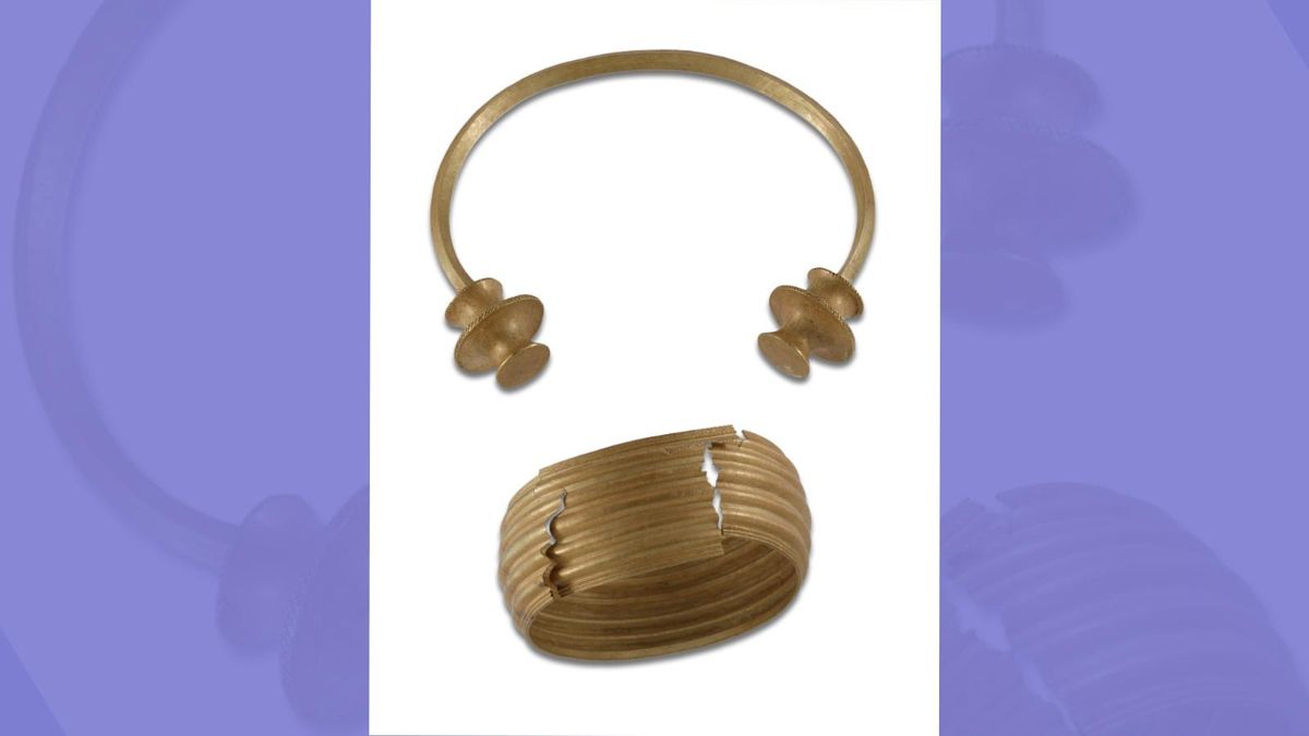 Paralizan la subasta de dos torques y un brazalete de la Edad del Hierro cuando iban a ser adquiridos por un extranjero