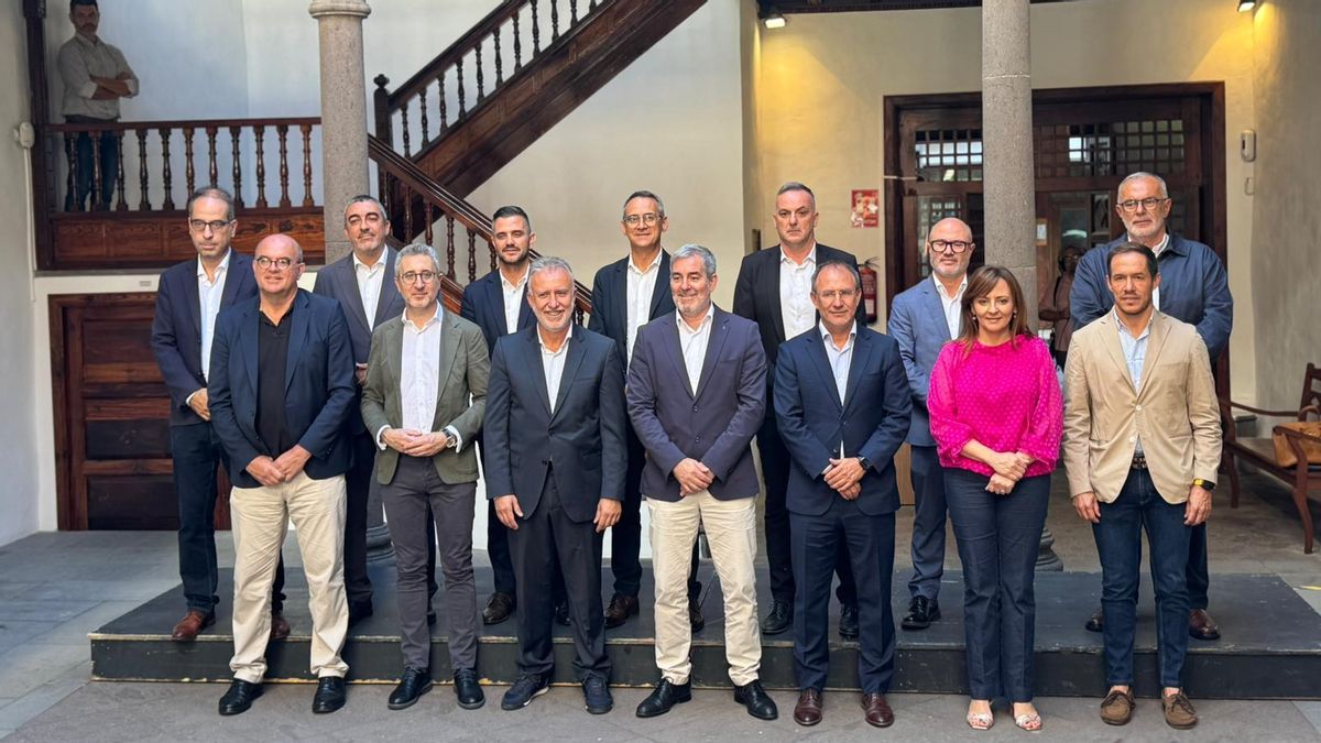 Este viernes se ha reunido la Comisión Mixta para la reconstrucción, recuperación y apoyo a la isla de La Palma en la Casa Salazar de Santa Cruz de La Palma.