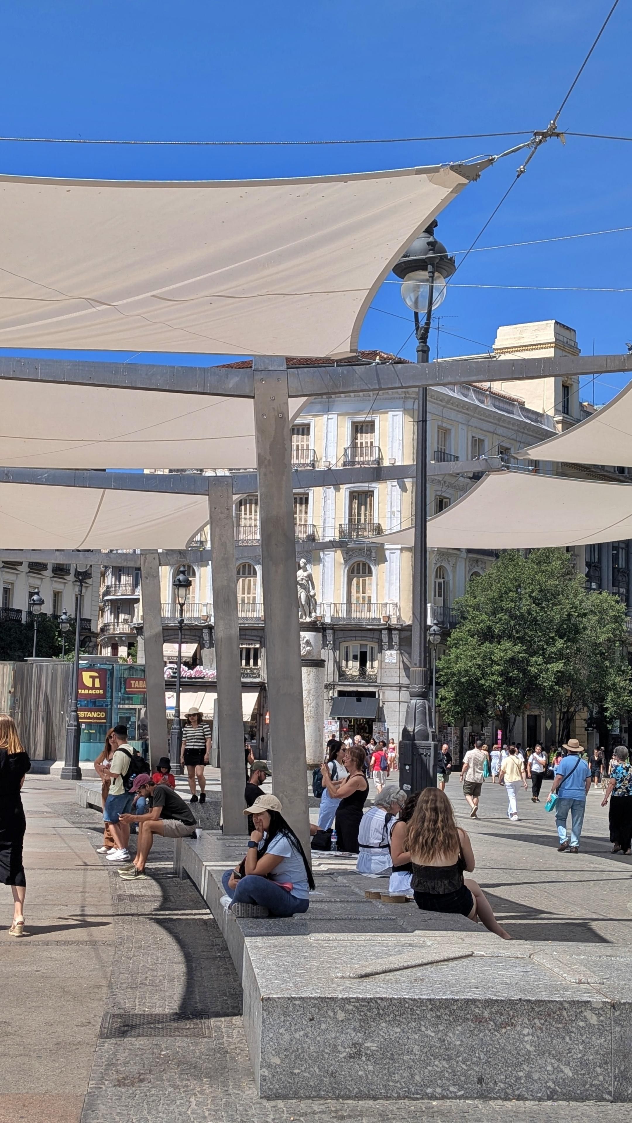 Toldos en la Puerta del Sol este 1 de junio