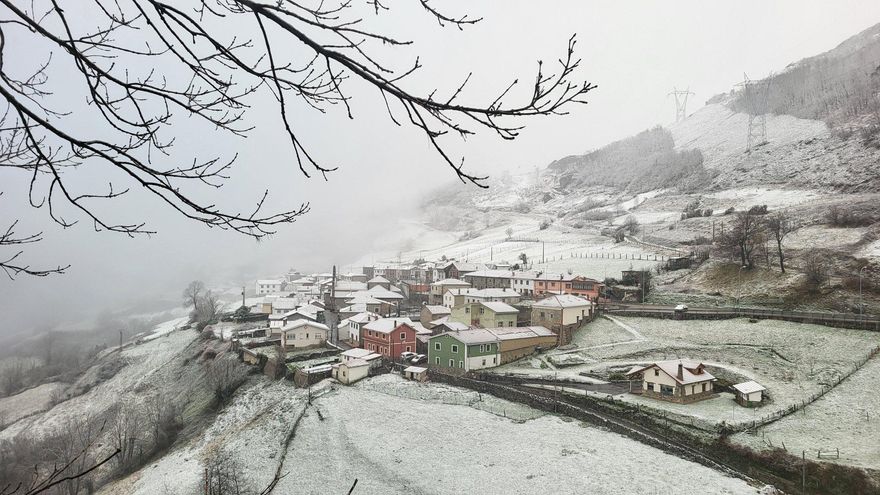 Primera nevada del invierno en Asturias