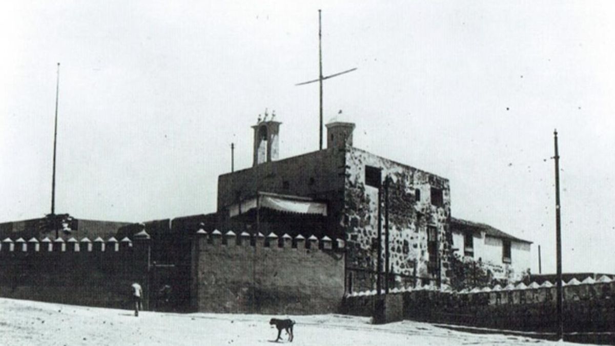 Durante más de tres siglos, sus imponentes muros de piedra, que llegaban a medir hasta tres metros de espesor, protegieron incansablemente la costa tinerfeña