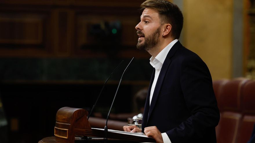 El diputado de SUMAR, Alberto Ibáñez Mezquita, durante una intervención en el Pleno del Congreso .