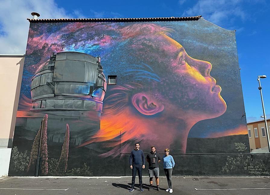 Presentación del mural realizado San Antonio, por la empresa Mural Base, dirigida por el artista lagunero Erik Air y acompañado por Magua de Ayo; presenta a una mirada a las estrellas.