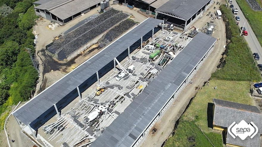 Tres muertos al caer el tejado de una nave en obras de una ganadería en el municipio asturiano de Coaña