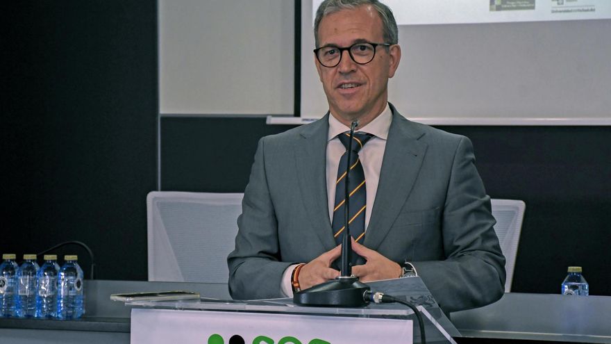 Veganzones pide a los que están "en el sofá esperando un subsidio" que busquen trabajo